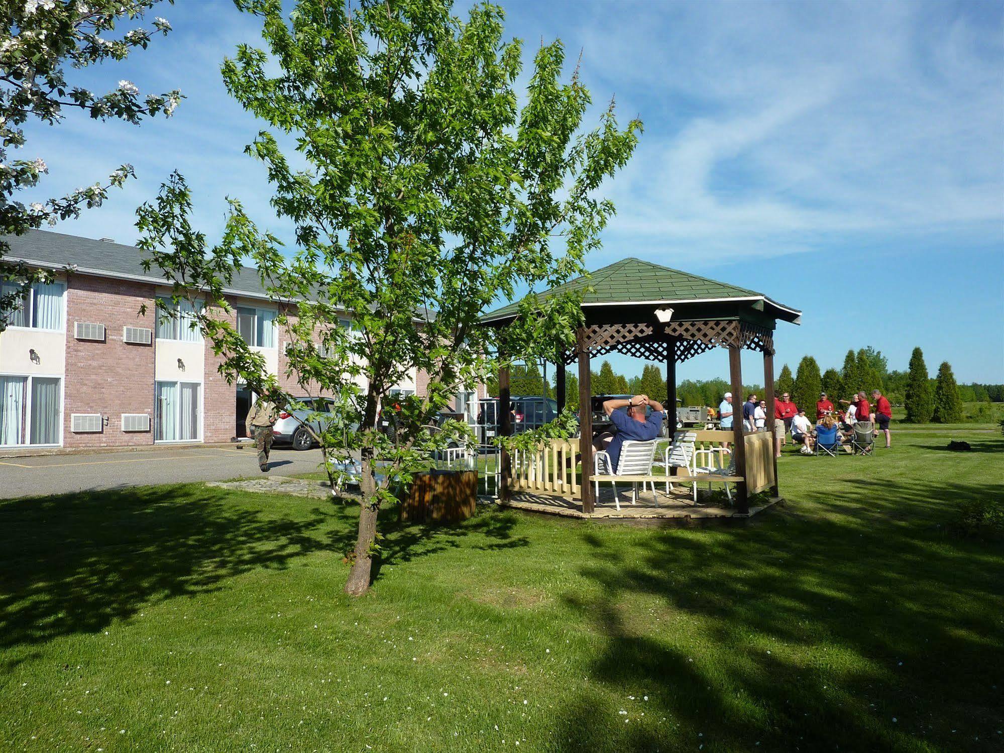 Manoir Becancourt Hotel Buitenkant foto